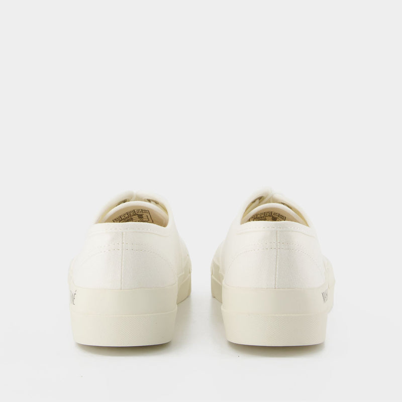 Sneakers mit Schnürsenkeln aus weißem Canvas