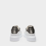 Sneaker Oversize aus weißem Leder und silberfarbenem Absatz